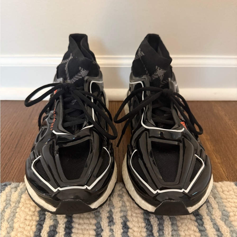 Very gently used adidas by Stella McCartney UltraBoost Size 7-1/2 No Box - Picture 2 of 7